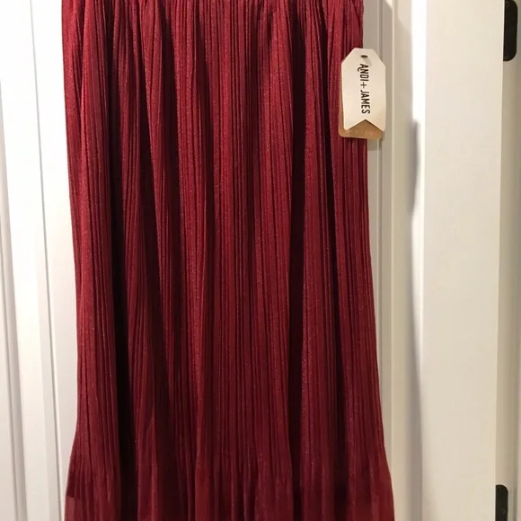 Women’s Skirt - Picture 2 of 6